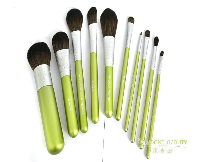 作為生產定制廠家，你們如何確保成套化妝刷的質量與耐用性？